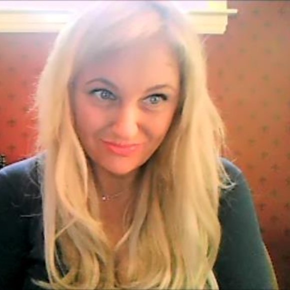 Meet your Posher, Sandy - Picture 2 of 4